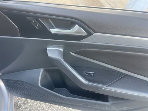 Used 2024 Volkswagen Jetta SE image 20