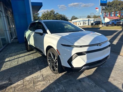 New 2026 Chevrolet Equinox EV LT w/ Convenience Package II AWD/4WD image 3