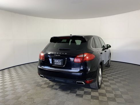 Used 2014 Porsche Cayenne w/ Basic Package image 3