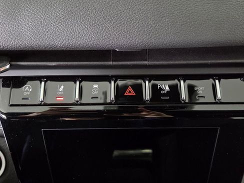 New 2025 Jeep Grand Cherokee Altitude image 23