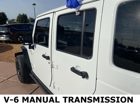 Used 2013 Jeep Wrangler Unlimited Sahara image 19