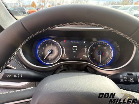 New 2026 Chrysler Pacifica Select image 15