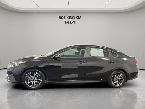 Used 2022 Kia Forte GT-Line w/ GT-Line Premium Package FWD image 2