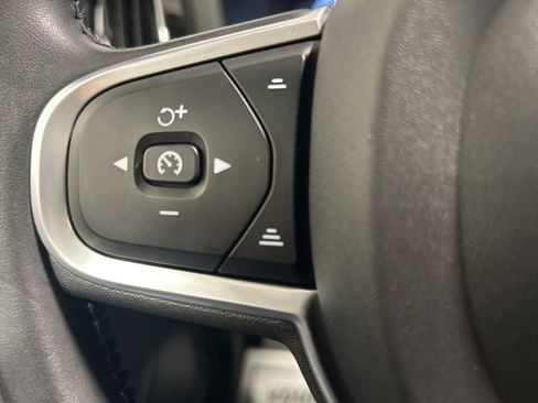 Used 2020 Volvo XC60 T6 Momentum image 26