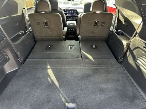 Used 2025 Chevrolet Traverse RS image 32