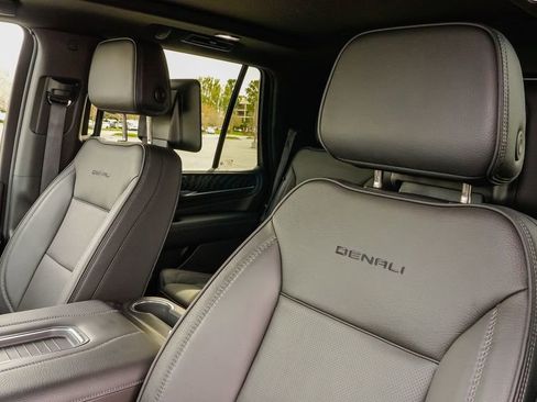 Used 2024 GMC Yukon Denali w/ Advanced Technology Package image 19