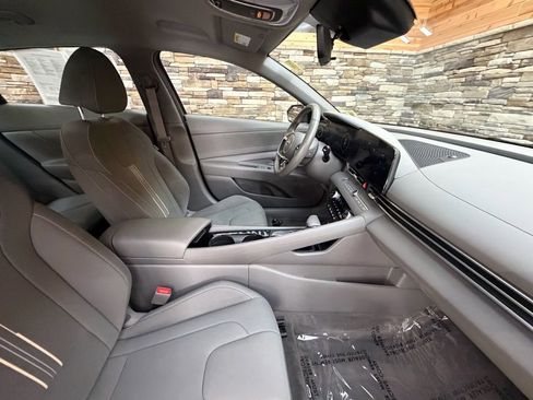 Certified 2023 Hyundai Elantra SEL w/ Convenience Package image 14