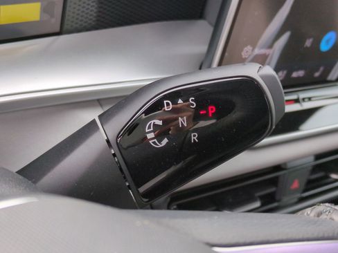 New 2026 Volkswagen Tiguan SE image 14