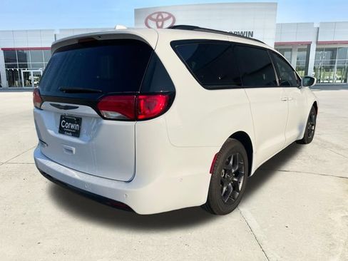 Used 2020 Chrysler Pacifica Touring-L Plus FWD image 5