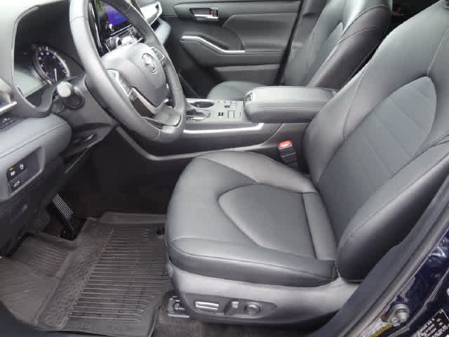 Certified 2026 Toyota Highlander XLE AWD/4WD image 6