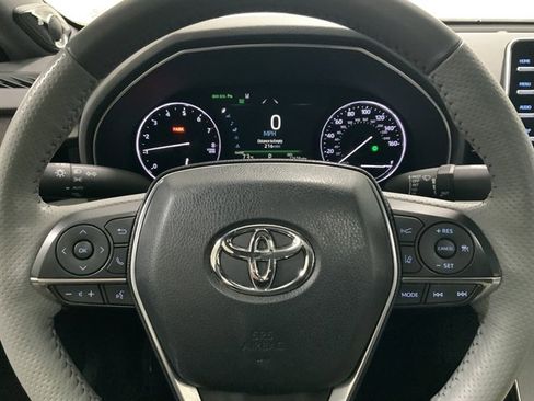Used 2019 Toyota Avalon Limited image 12