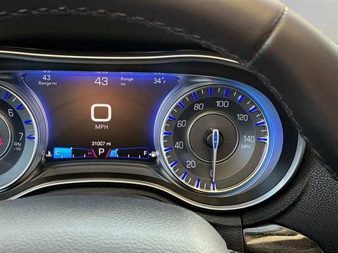 Used 2016 Chrysler 300 Limited w/ 300 Premium Group image 26