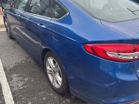 Used 2018 Ford Fusion SE FWD image 8