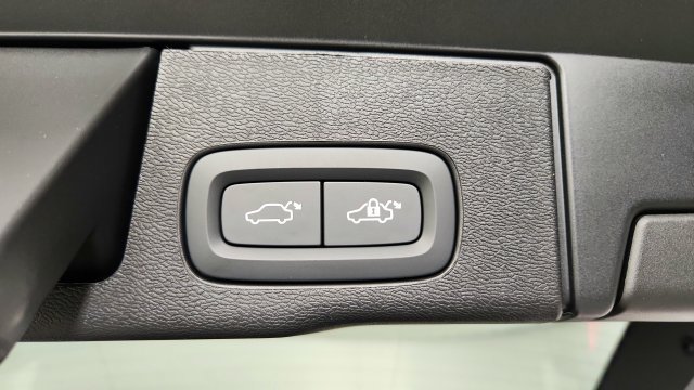 Used 2026 Volvo XC60 B5 Plus w/ Protection Package Premier AWD/4WD image 40