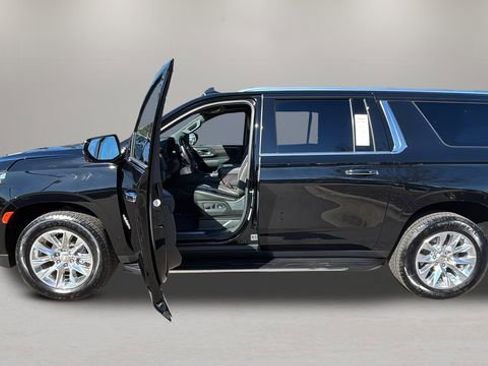 Used 2024 Chevrolet Suburban Premier image 13
