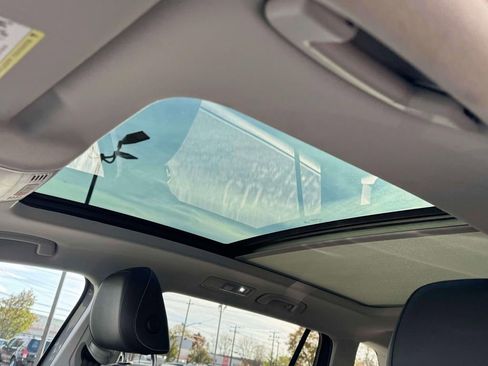 Used 2023 Volkswagen Tiguan SE image 20