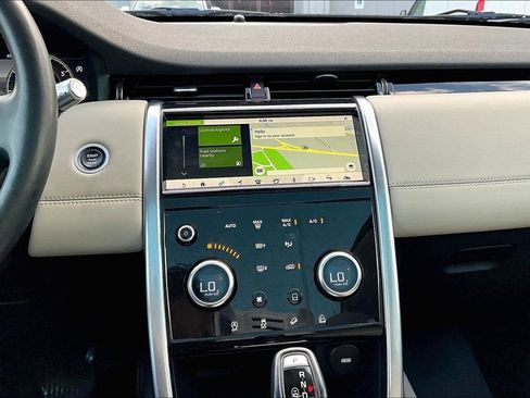 Used 2020 Land Rover Discovery Sport SE image 16