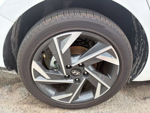 Used 2025 Hyundai Elantra SEL FWD image 23