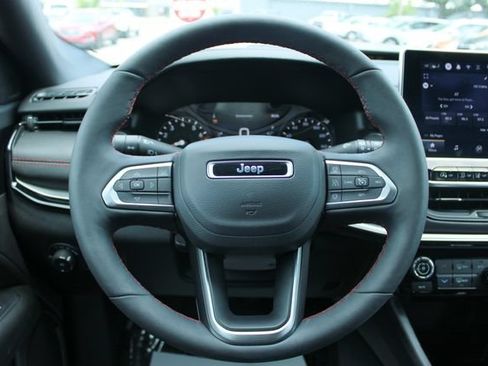 Used 2025 Jeep Compass Trailhawk w/ Trailhawk Convenience Group AWD/4WD image 23