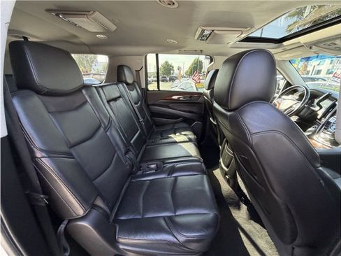 Used 2018 Cadillac Escalade ESV Luxury RWD image 30