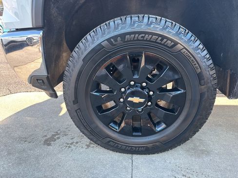 Used 2024 Chevrolet Silverado 2500 LT image 6