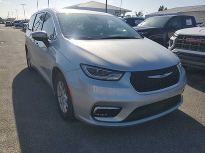 Used 2023 Chrysler Pacifica Touring-L