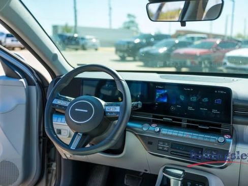 Used 2025 Hyundai Kona SEL image 15