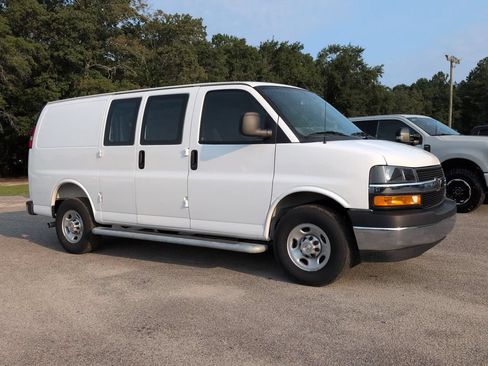 Used 2025 Chevrolet Express 2500 w/ Driver Convenience Package RWD image 2