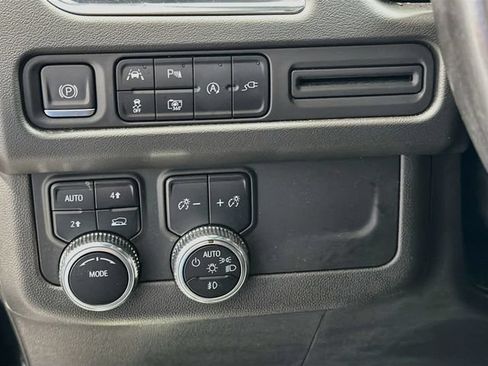 Certified 2022 GMC Yukon XL SLT w/ SLT Premium Package AWD/4WD image 10