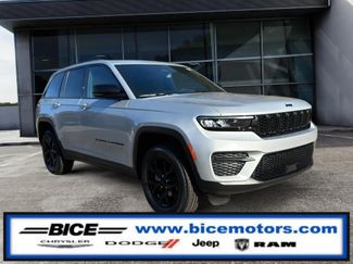 New 2025 Jeep Grand Cherokee Altitude RWD video 1