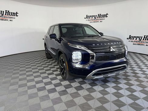 Used 2023 Mitsubishi Outlander SE image 7