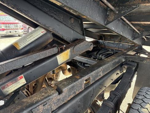 Certified 2021 Ford F550 4x4 Regular Cab Super Duty image 28