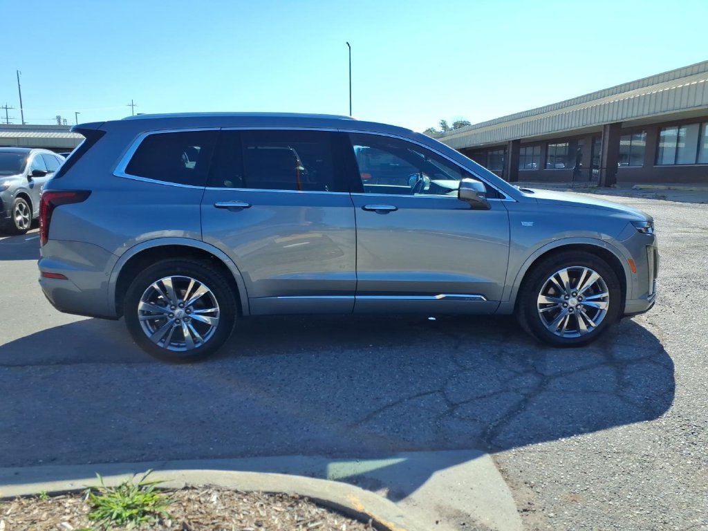 Used 2023 Cadillac XT6 Premium Luxury w/ Technology Package AWD/4WD image 3