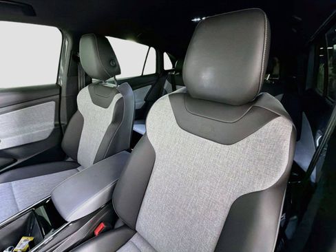 Certified 2025 Volkswagen ID.4 Pro AWD/4WD image 20