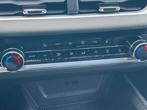 New 2026 Chevrolet Equinox LT w/ Convenience Package II image 18