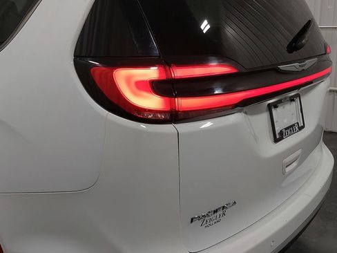 Used 2024 Chrysler Pacifica Touring-L image 61