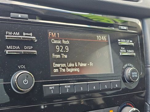 Used 2017 Nissan Rogue SV image 28