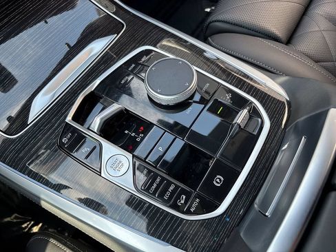 Certified 2024 BMW X7 xDrive40i w/ M Sport Package AWD/4WD image 19