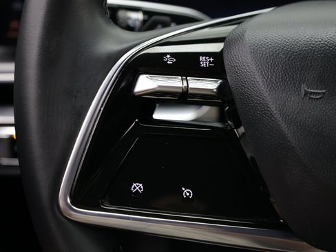 Used 2024 Cadillac Lyriq Tech RWD image 19