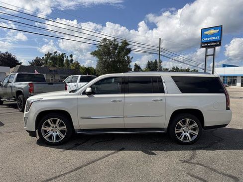 Used 2015 Cadillac Escalade ESV Luxury AWD/4WD image 3