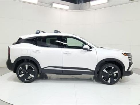 Certified 2025 Nissan Kicks SR image 9