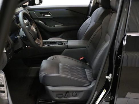 New 2026 Nissan Rogue Platinum image 8