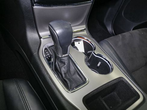 Used 2019 Jeep Grand Cherokee Altitude image 37