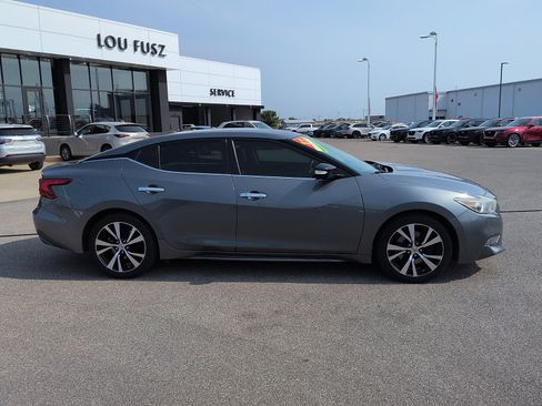 Used 2017 Nissan Maxima 3.5 SV FWD image 2