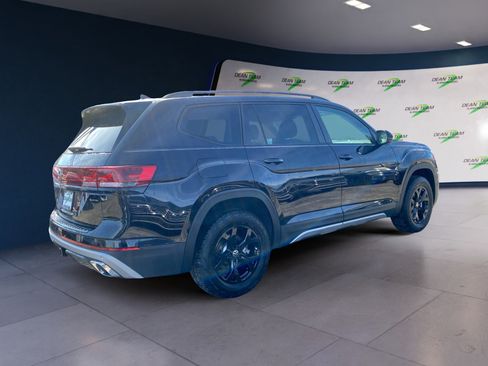 New 2026 Volkswagen Atlas Peak Edition AWD/4WD image 3