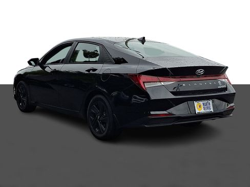 Used 2023 Hyundai Elantra Blue FWD image 4