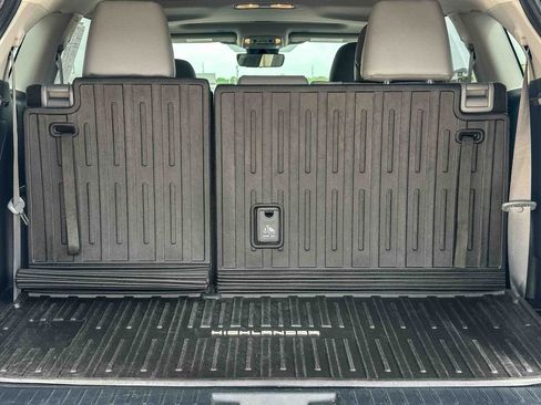 Used 2023 Toyota Highlander Limited image 22