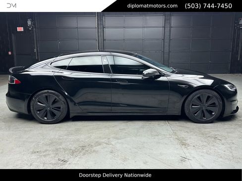 Used 2021 Tesla Model S Plaid image 8