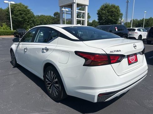 Used 2025 Nissan Altima 2.5 SV FWD image 9