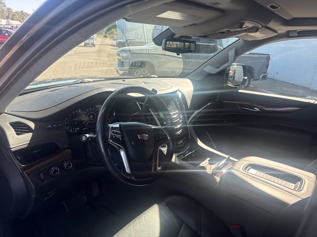 Used 2020 Cadillac Escalade Premium Luxury AWD/4WD image 13